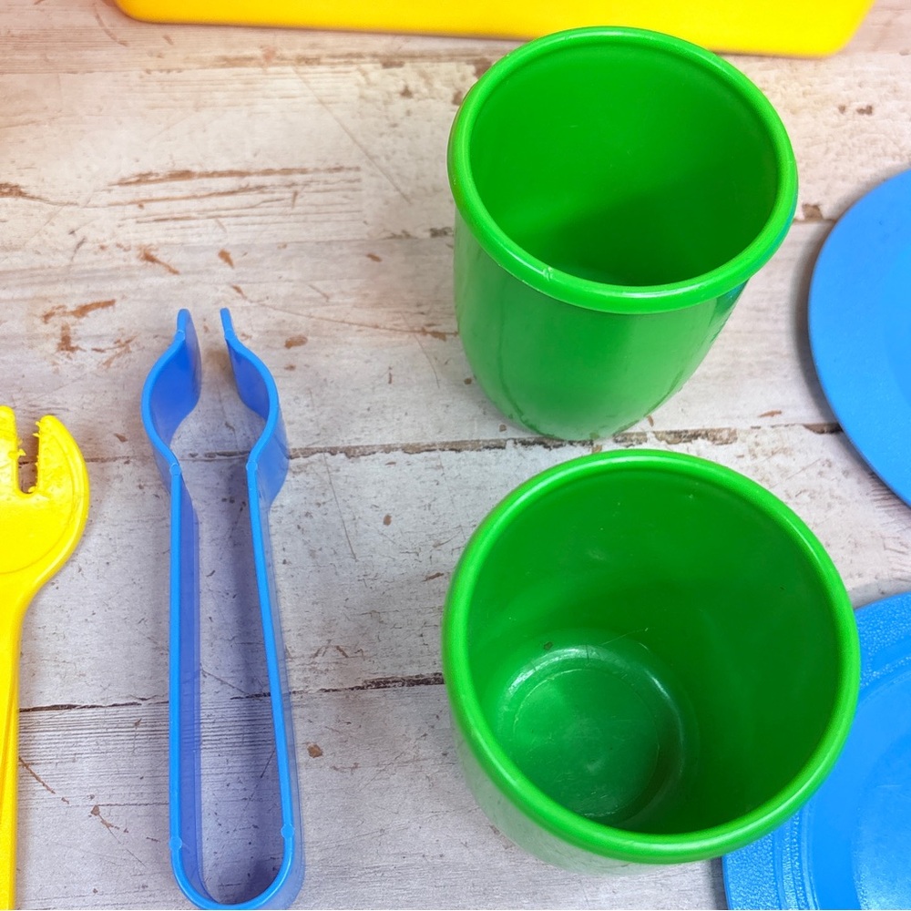 1985 Fisher Price Play Food & Mattel Picnic Basket Set | Cups, Plates, Utensils - Picture 4 of 15